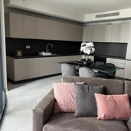 Exclusive 2 Bd In Mercury - Pool Access Apartament *