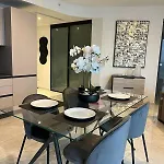 Exclusive 2 Bd In Mercury - Pool Access 아파트 *
