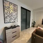 Exclusive 2 Bd In Mercury - Pool Access 아파트