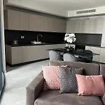 Exclusive 2 Bd In Mercury - Pool Access 아파트 *